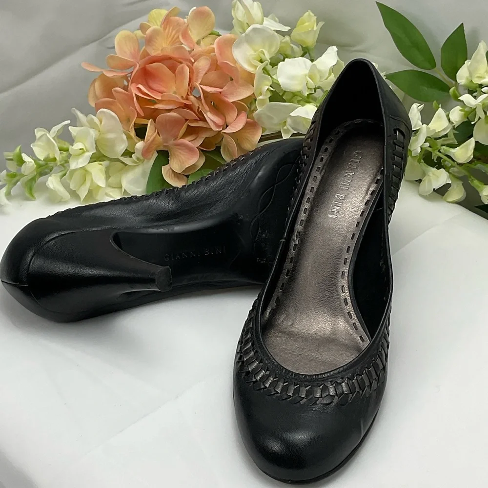 Gianni Bini Women’s 6/7 Black & Gray Leather Pump‎